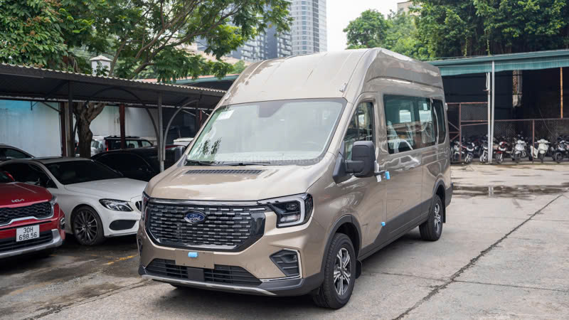 Ngoại Thất Ford Transit Màu Ghi Vàng Mới