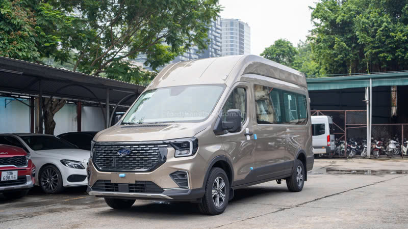 Ngoại Thất Ford Transit Màu Ghi Vàng Mới