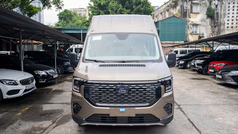 Ngoại Thất Ford Transit Màu Ghi Vàng Mới
