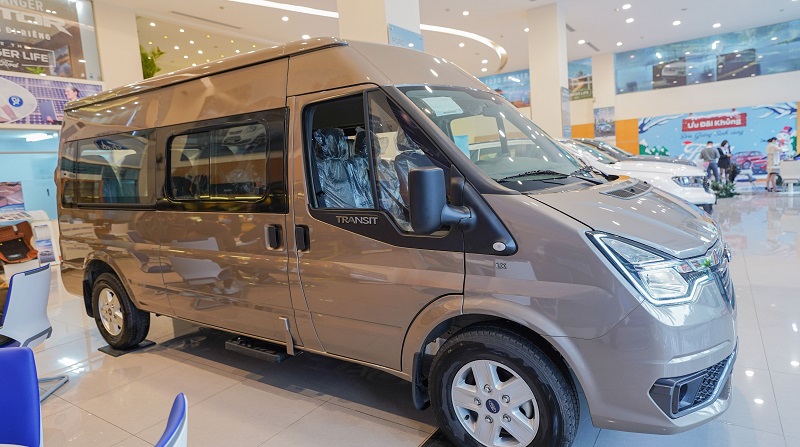 Ford Transit 2022 2023 Tại Hà Đông