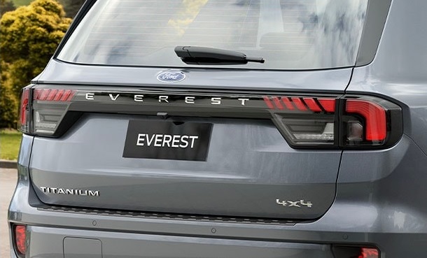 Cụm đèn hậu LED với thiết kế rộng tối đa, làm nổi bật sự bề thế của Everest.