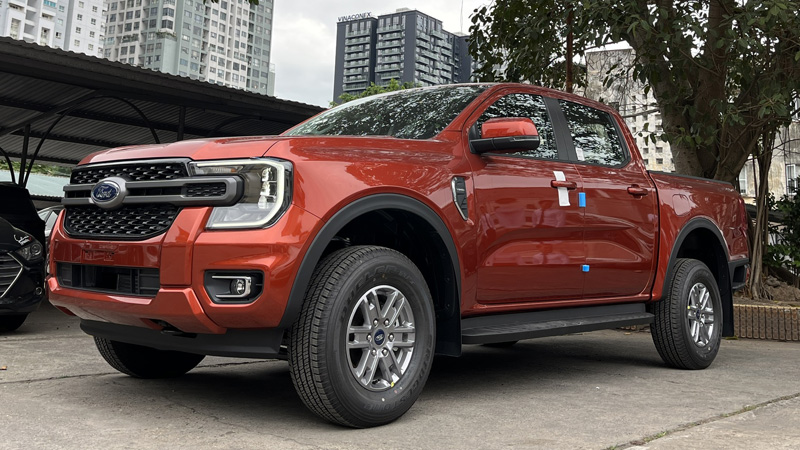 Xe Ford Ranger XLs 2024 2025 mới màu đỏ