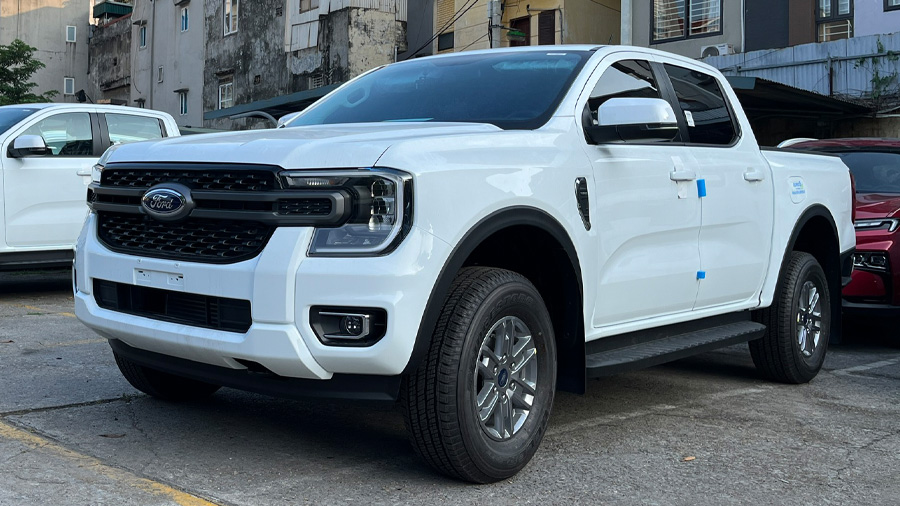 Ngoại Thất Xe Ford Ranger XLS Mới 2024 Màu Trắng