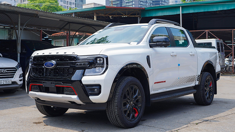 Xe Ford Ranger Stormtrack Trắng Mới