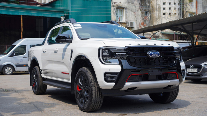 Xe Ford Ranger Stormtrack Trắng Mới