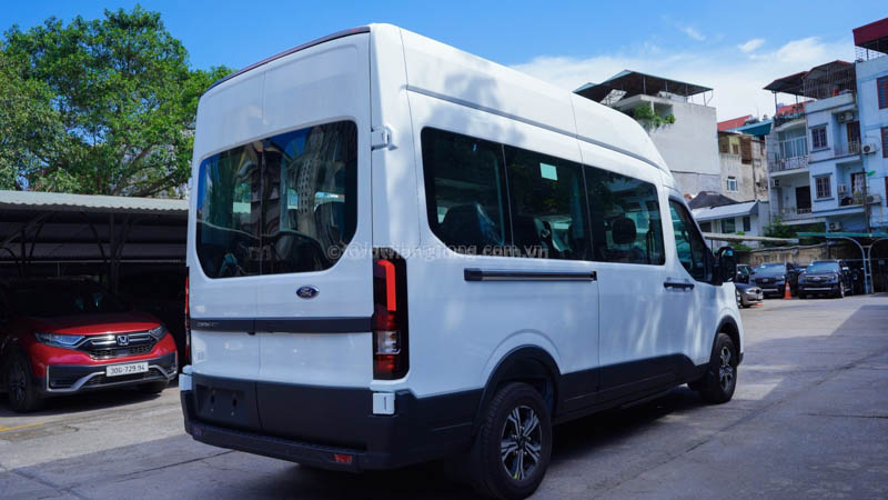 Ford Transit 16 Chỗ Premium mới nhất Trắng Mới