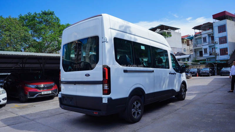 Hông Xe Ford Transit Premium 16 chỗ màu trắng Mới