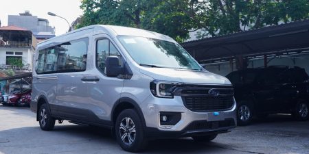 Ngoại Thất Ford Transit Trend 16 Chỗ Màu Bạc Mới