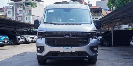 Ngoại Thất Ford Transit Trend 16 Chỗ Màu Bạc Mới