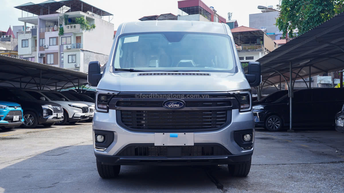 Ngoại Thất Ford Transit Trend 16 Chỗ Màu Bạc Mới