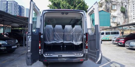 Ngoại Thất Ford Transit Trend 16 Chỗ Màu Bạc Mới