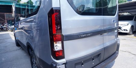Ngoại Thất Ford Transit Trend 16 Chỗ Màu Bạc Mới