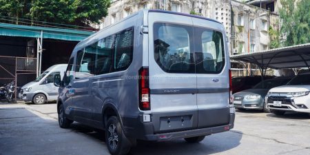 Ngoại Thất Ford Transit Trend 16 Chỗ Màu Bạc Mới