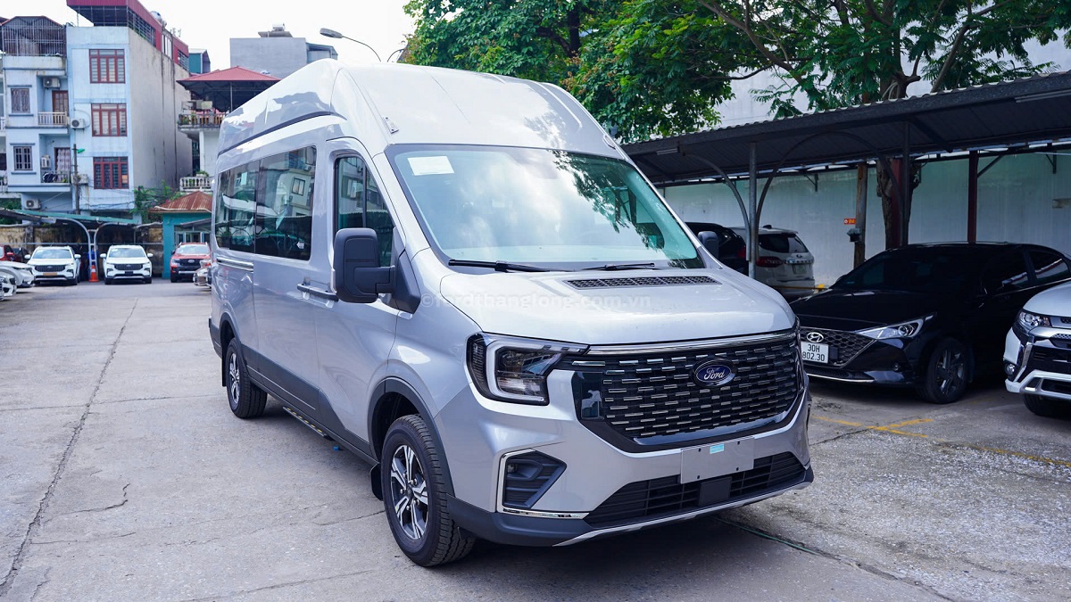 Ngoại Thất Ford Transit Premium 16 Chỗ Màu Bạc Mới